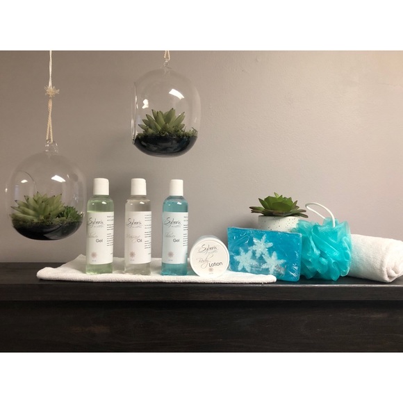 Sybaris Other - 6 pc Sybaris bath toiletries